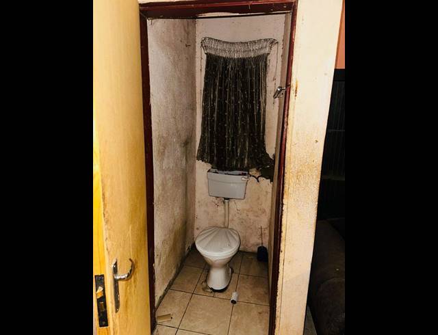 1 BEDROOM HOUSE FOR SALE IN MABOPANE UNIT M